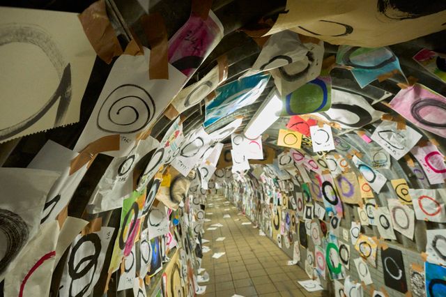 堂本剛が一発勝負で描いた巨大な○！映画『まる』に登場する多種多様な“まる”たち（5枚目）