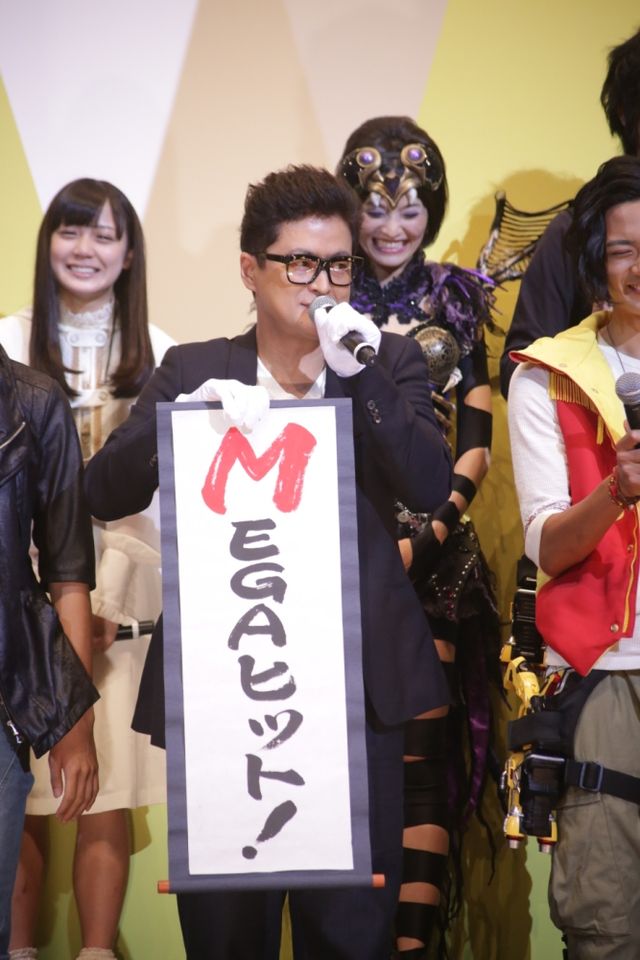 『劇場版 仮面ライダーウィザード in マジックランド』『劇場版 獣電戦隊キョウリュウジャー ガブリンチョ・オブ・ミュージック』完成披露ギャラリー（11枚目）