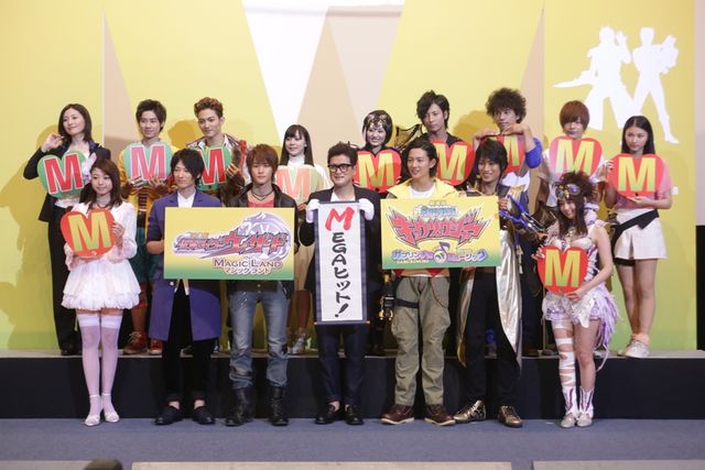 『劇場版 仮面ライダーウィザード in マジックランド』『劇場版 獣電戦隊キョウリュウジャー ガブリンチョ・オブ・ミュージック』完成披露ギャラリー（13枚目）