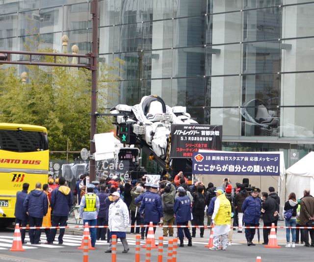 実物大イングラム、東京マラソンを応援するもランナーに気付かれず？　画像ギャラリー（11枚目）