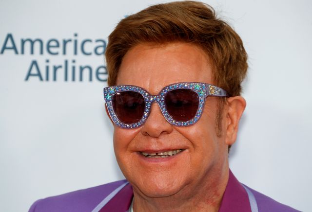 英歌手エルトン・ジョンさんが24日、ケニアでHIV(エイズウイルス)と闘う人たちのためにフランス南部で資金集めイベントを開催した
