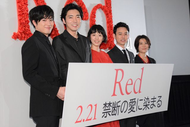 夏帆、真っ赤なドレスで登場！映画『Red』完成披露プレミア上映会：フォトギャラリー