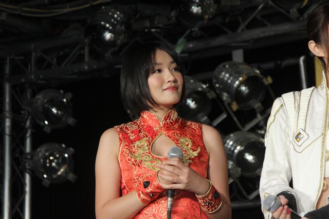 プロレスラー武藤敬司、芳賀優里亜・多田あさみ・水崎綾女という3人の美女に締め技をかけられ、昇天!?　画像ギャラリー（2枚目）