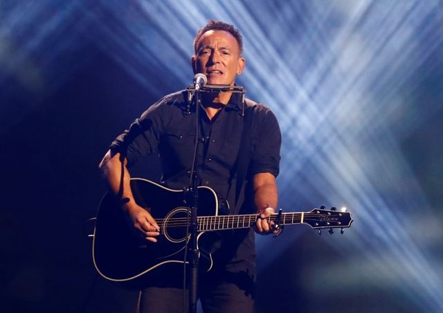 4月20日、米ロック歌手ブルース・スプリングスティーンの1975年のヒット曲「明日なき暴走」の手書きの歌詞原稿が6月にオークションにかけられる。主催するサザビーズでは、20万─30万ドルの値が付くと予想している。写真は昨年9月撮影