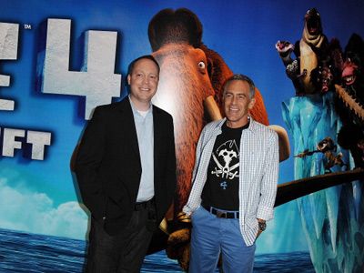 「ま、どうせ来週はダークナイト一色だろうけどさっ！」映画『アイス・エイジ：コンチネンタル・ドリフト（原題） / Ice Age: Continental Drift』のロンドンプレミアに出席したスティーヴ・マーティノ監督とマイケル・サーマイヤー監督スクラットもマニーも健在！新作『アイス・エイジ』第4弾がナンバーワンに！