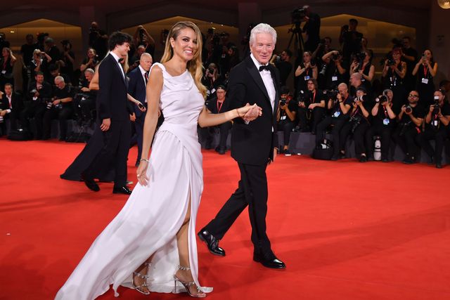 第81回ベネチア映画祭でのリチャード・ギア＆アレハンドラ・シルヴァ（5枚目）