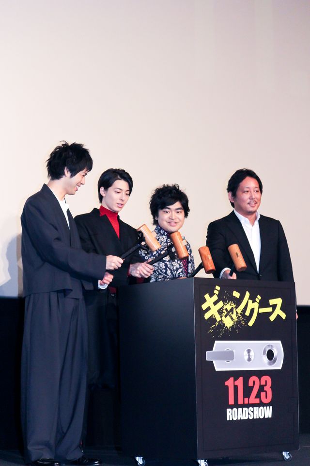 加藤諒、ベットが真っ二つに折れたことを告白…『ギャングース』公開記念舞台あいさつ：フォトギャラリー