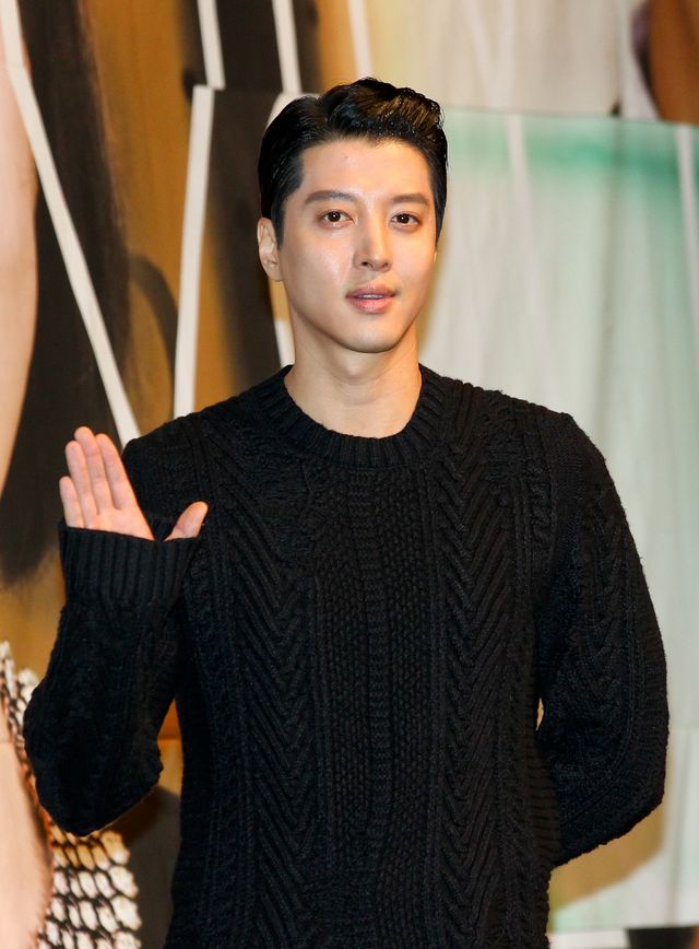 肩出しドレスがセクシーな韓国女優！フォトギャラリー（3枚目）