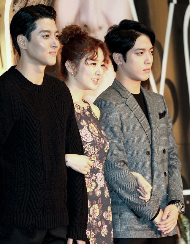 肩出しドレスがセクシーな韓国女優！フォトギャラリー（6枚目）