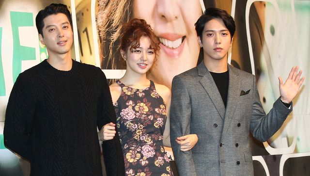 肩出しドレスがセクシーな韓国女優！フォトギャラリー（7枚目）