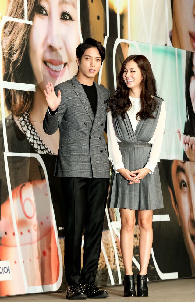 肩出しドレスがセクシーな韓国女優！フォトギャラリー（9枚目）