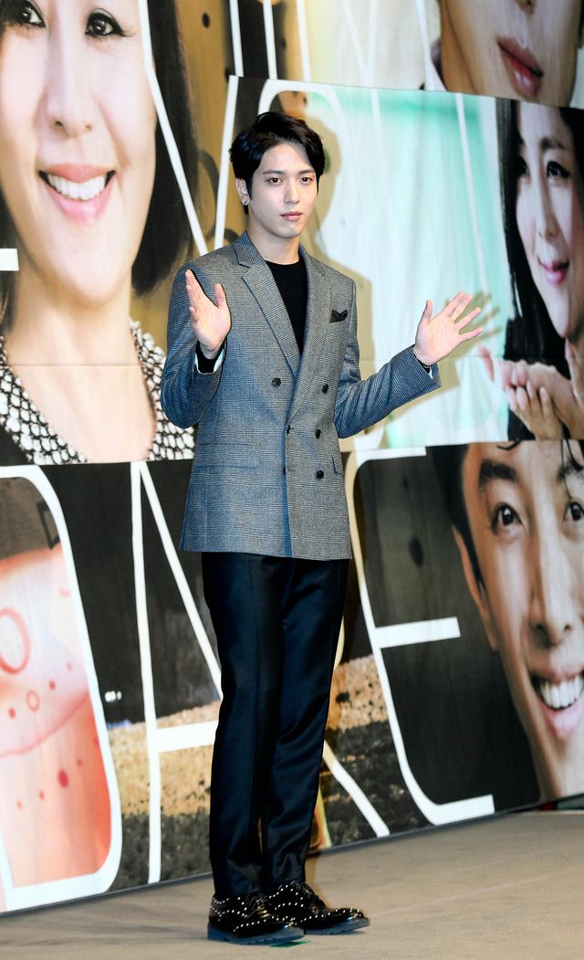 肩出しドレスがセクシーな韓国女優！フォトギャラリー（13枚目）