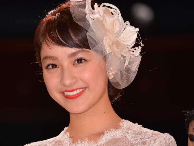 美しすぎる…！平祐奈＆山本舞香がそろって登場『未成年だけどコドモじゃない』完成披露（7枚目）