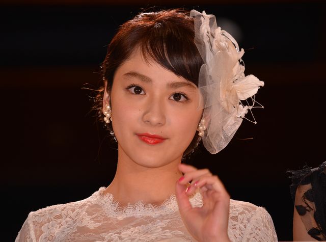 美しすぎる…！平祐奈＆山本舞香がそろって登場『未成年だけどコドモじゃない』完成披露（8枚目）