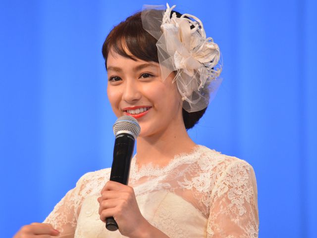 美しすぎる…！平祐奈＆山本舞香がそろって登場『未成年だけどコドモじゃない』完成披露（17枚目）