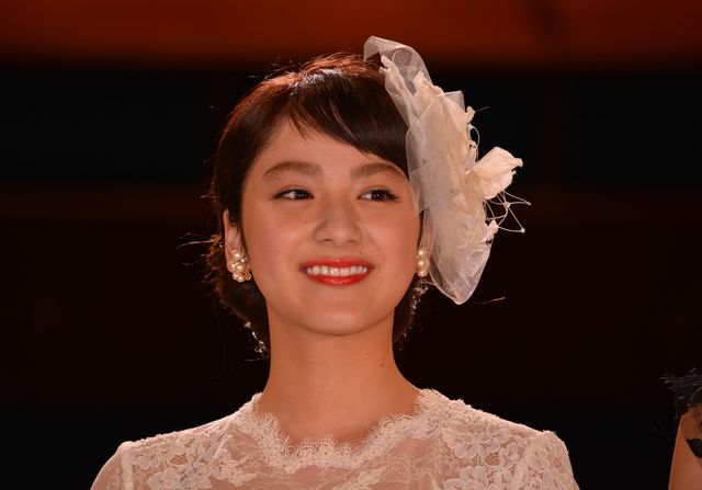 美しすぎる…！平祐奈＆山本舞香がそろって登場『未成年だけどコドモじゃない』完成披露（18枚目）