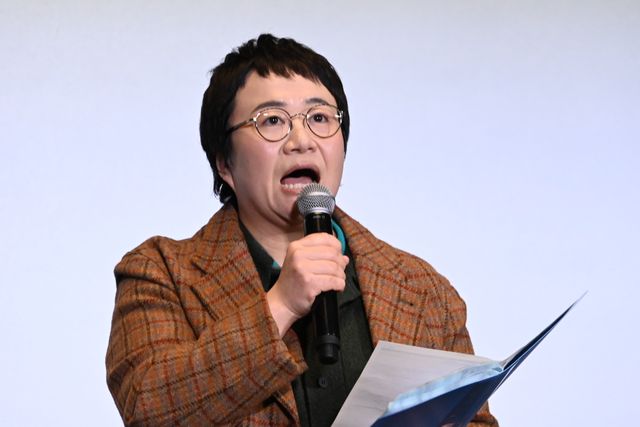 美しすぎる綾瀬はるか！華やかなドレスで魅了『野生の島のロズ』公開記念舞台あいさつ（14枚目）