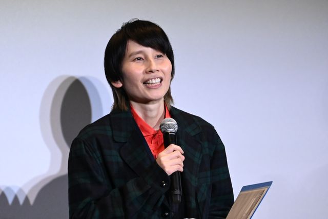 美しすぎる綾瀬はるか！華やかなドレスで魅了『野生の島のロズ』公開記念舞台あいさつ（15枚目）