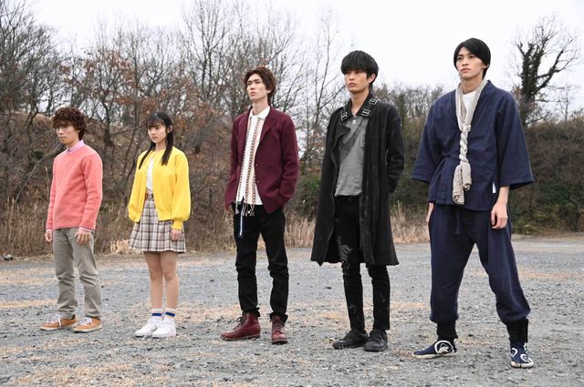 ソノイそっくりなMr.アラカルト、正体は…？「ドンブラザーズVSドンブリーズ」場面写真（2枚目）