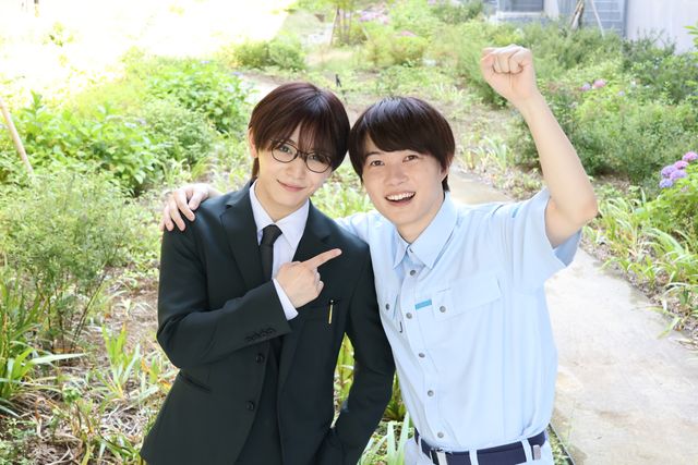 左から）「ビリオン×スクール」で共演！　山田涼介と神木隆之介