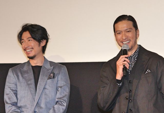 長瀬智也＆ディーン・フジオカの爽やかショット！『空飛ぶタイヤ』大ヒット御礼舞台あいさつ：フォトギャラリー
