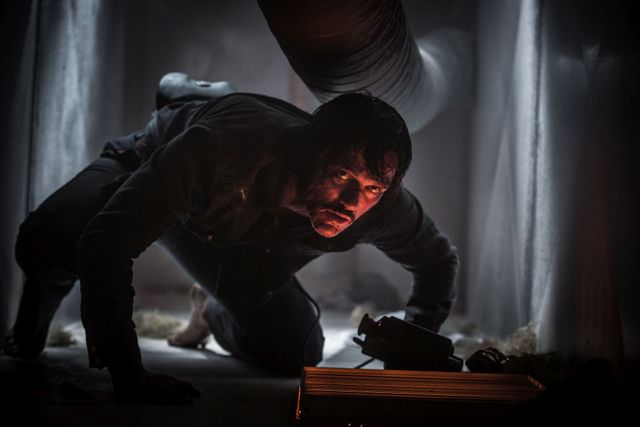 トム・ヒドルストン＆ルーク・エヴァンスが堕落していくセレブに…『ハイ・ライズ』場面写真一挙ギャラリー（8枚目）