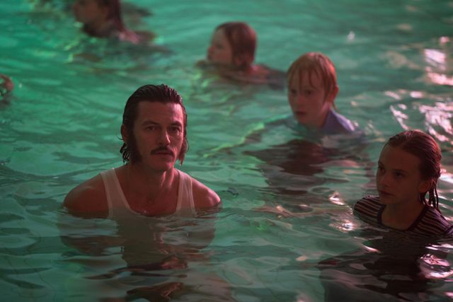 トム・ヒドルストン＆ルーク・エヴァンスが堕落していくセレブに…『ハイ・ライズ』場面写真一挙ギャラリー（9枚目）