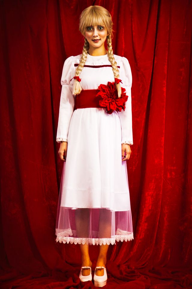 呪いの人形アナベルに成り切った夏菜（2枚目）