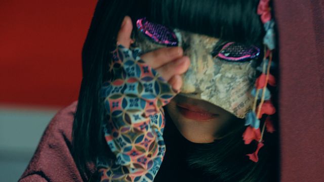 潜んでいた座敷童がマスクを外す！