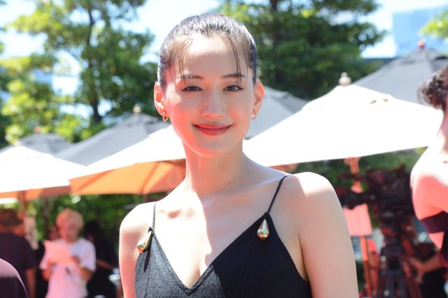 綾瀬はるか、美麗ドレスで魅了！『リボルバー・リリー』本編完成祝賀イベント：フォトギャラリー