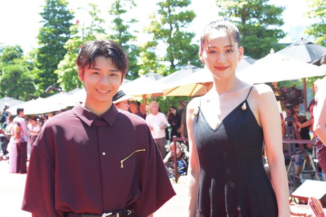 綾瀬はるか、美麗ドレスで魅了！『リボルバー・リリー』本編完成祝賀イベント（2枚目）