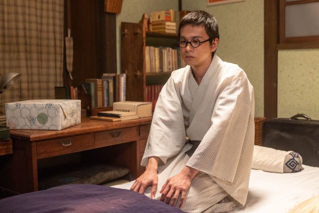 健太郎（高橋文哉）に心配される嵩（北村匠海）…「あんぱん」第7週「海と涙と私と」第33回：フォトギャラリー