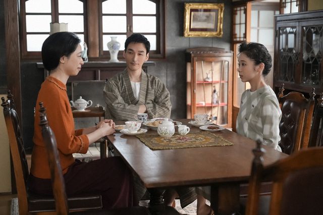 ある人物を見送って…「ブギウギ」第116回の場面写真（4枚目）