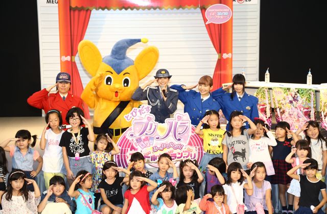 『とびだすプリパラ』人気声優、警官姿で”とびださない”交通安全呼びかけ！フォトギャラリー（4枚目）