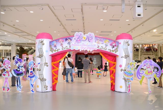 『とびだすプリパラ』人気声優、警官姿で”とびださない”交通安全呼びかけ！フォトギャラリー（8枚目）