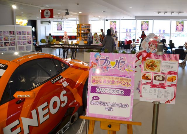 『とびだすプリパラ』人気声優、警官姿で”とびださない”交通安全呼びかけ！フォトギャラリー（13枚目）