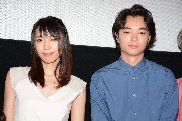 笑ってます…よね!?染谷将太＆黒川芽以、主演映画『ドライブイン蒲生』初日舞台あいさつ写真ギャラリー：フォトギャラリー