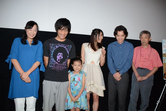 笑ってます…よね!?染谷将太＆黒川芽以、主演映画『ドライブイン蒲生』初日舞台あいさつ写真ギャラリー（4枚目）