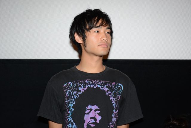 笑ってます…よね!?染谷将太＆黒川芽以、主演映画『ドライブイン蒲生』初日舞台あいさつ写真ギャラリー（5枚目）