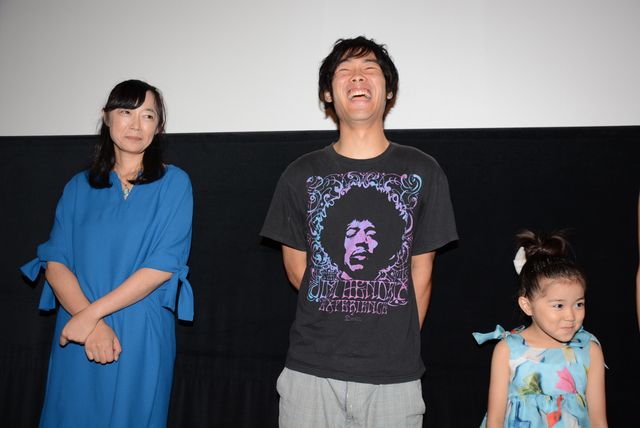 笑ってます…よね!?染谷将太＆黒川芽以、主演映画『ドライブイン蒲生』初日舞台あいさつ写真ギャラリー（6枚目）