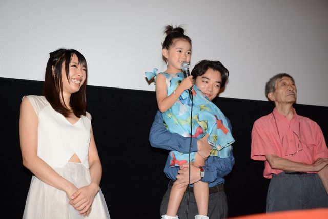 笑ってます…よね!?染谷将太＆黒川芽以、主演映画『ドライブイン蒲生』初日舞台あいさつ写真ギャラリー（8枚目）