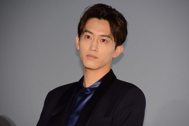 杉野遥亮＆福原遥、手を振る姿もカワイイ…！『羊とオオカミの恋と殺人』初日舞台あいさつ：フォトギャラリー