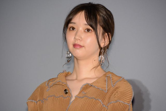 杉野遥亮＆福原遥、手を振る姿もカワイイ…！『羊とオオカミの恋と殺人』初日舞台あいさつ（6枚目）