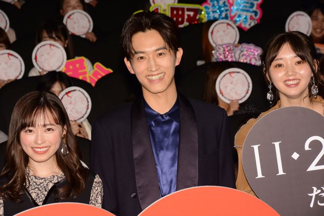 杉野遥亮＆福原遥、手を振る姿もカワイイ…！『羊とオオカミの恋と殺人』初日舞台あいさつ（10枚目）