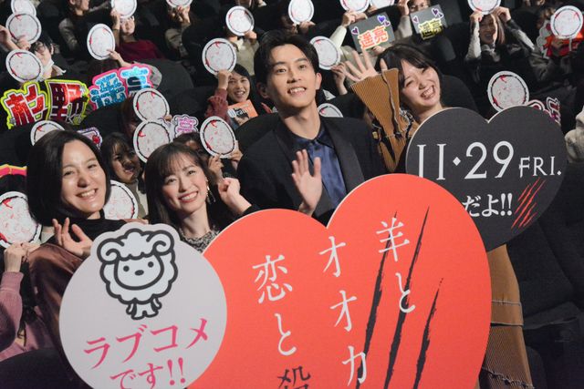 杉野遥亮＆福原遥、手を振る姿もカワイイ…！『羊とオオカミの恋と殺人』初日舞台あいさつ（17枚目）