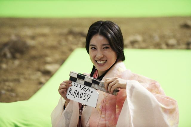 笑顔がいっぱい！『八犬伝』メイキング写真＜全14枚＞（4枚目）