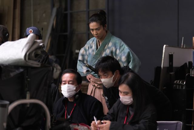 笑顔がいっぱい！『八犬伝』メイキング写真＜全14枚＞（11枚目）