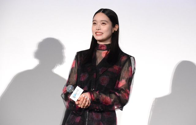 高石あかり、シースルーの衣装で登壇！オダギリジョーと七夕に願い事…『夏の砂の上』公開記念舞台挨拶（9枚目）