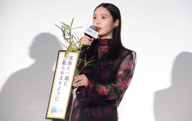 高石あかり、シースルーの衣装で登壇！オダギリジョーと七夕に願い事…『夏の砂の上』公開記念舞台挨拶（12枚目）