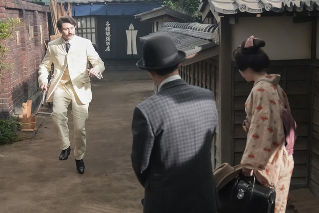 真剣な表情の錦織（吉沢亮）…朝ドラ「ばけばけ」第8週「クビノ、カワ、イチマイ。」第38回（2枚目）